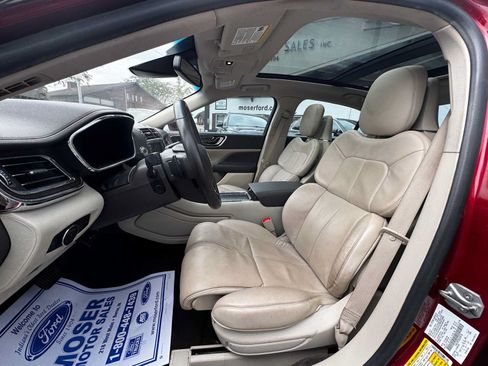 Used 2019 Lincoln Continental Reserve FWD image 2