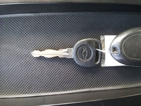 Used 2011 Chevrolet Avalanche LT image 19