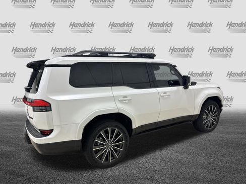 Used 2025 Lexus GX 550 w/ Accessory Package (2T) image 11