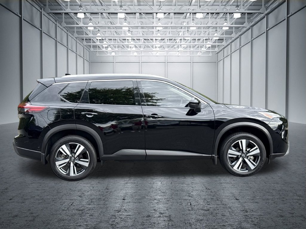 Certified 2025 Nissan Rogue SL FWD image 10