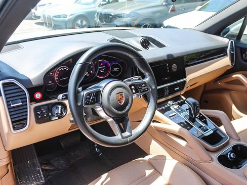 Used 2023 Porsche Cayenne Platinum Edition AWD/4WD image 16