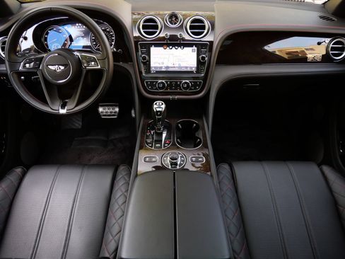 Used 2017 Bentley Bentayga AWD/4WD image 4