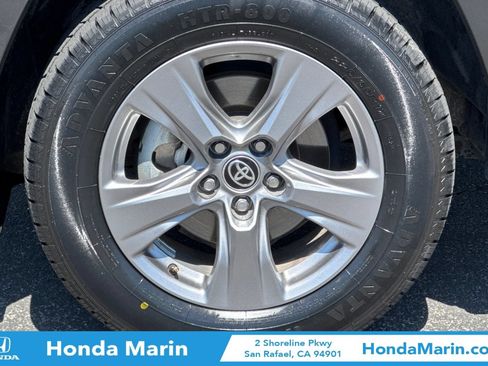 Used 2024 Toyota RAV4 XLE AWD/4WD image 34