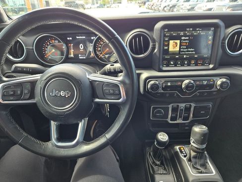 Used 2018 Jeep Wrangler Unlimited Sahara AWD/4WD image 10