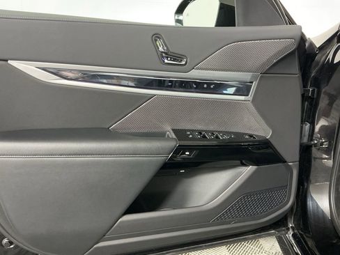 Certified 2023 BMW 740i image 19