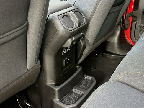 Used 2025 Jeep Wrangler Unlimited Sahara AWD/4WD image 27