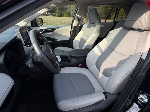 Used 2023 Toyota RAV4 XLE Premium image 11
