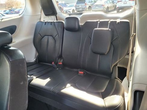 Used 2022 Chrysler Pacifica Touring-L w/ Uconnect Theater Family Group image 14