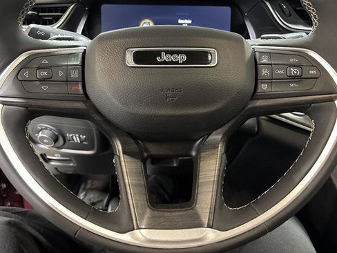 Used 2024 Jeep Grand Cherokee Limited AWD/4WD image 17