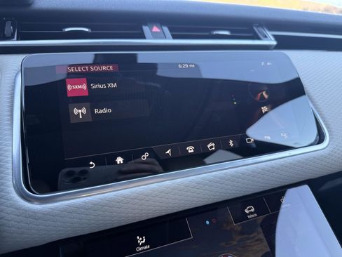 Used 2020 Land Rover Range Rover Velar R-Dynamic S image 31