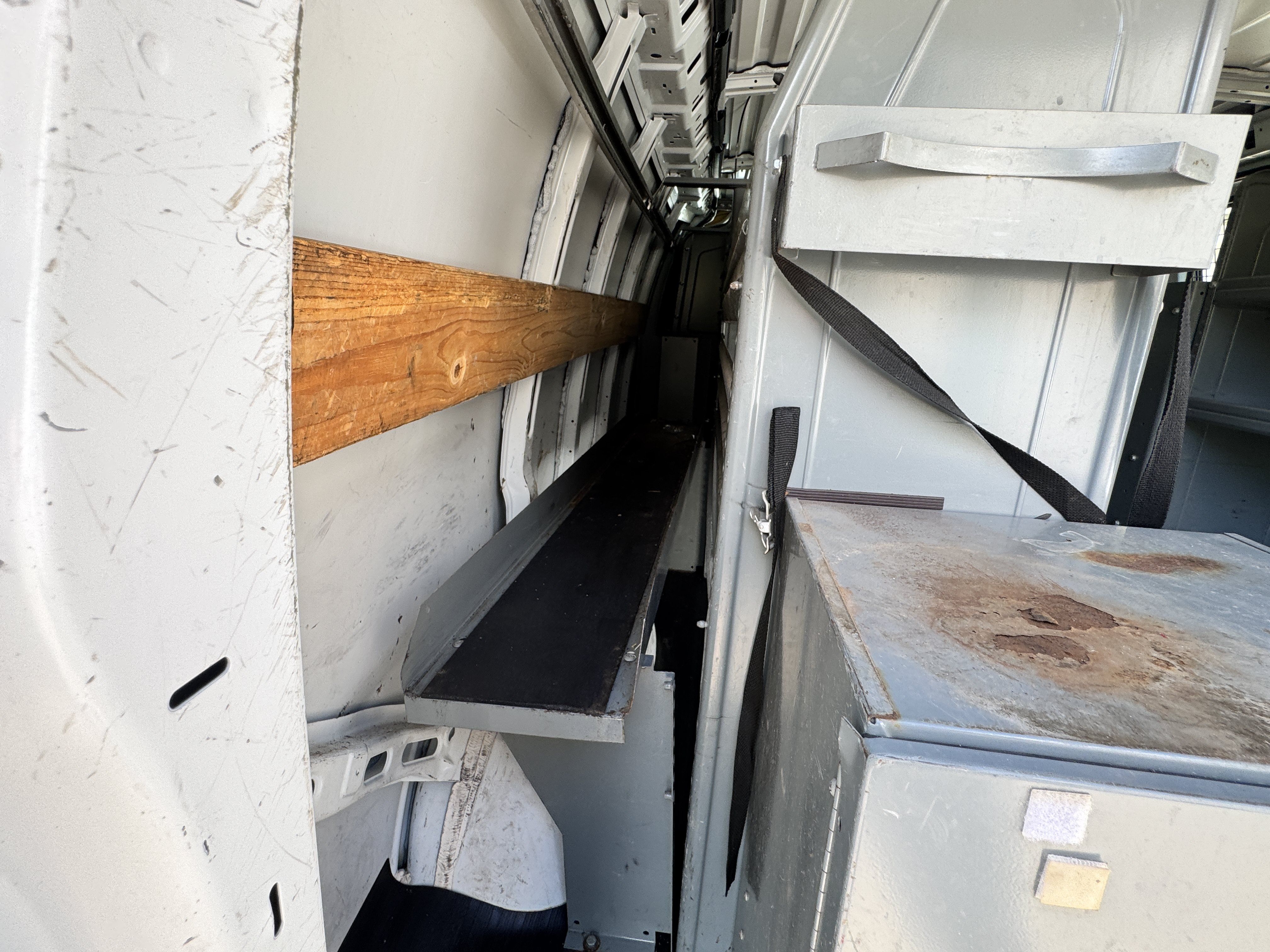 Used 2014 Chevrolet Express 2500 RWD image 27