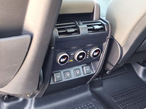 Used 2021 Land Rover Defender 110 SE image 29