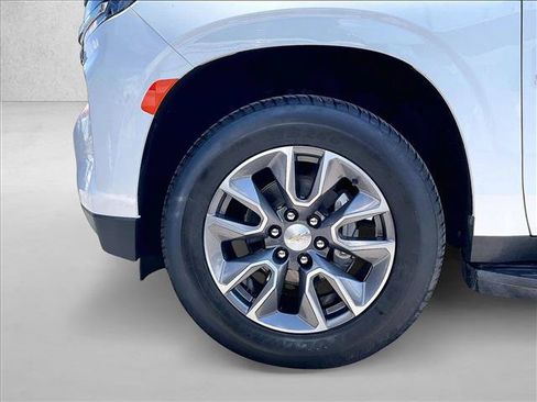 Used 2022 Chevrolet Suburban LS RWD image 10