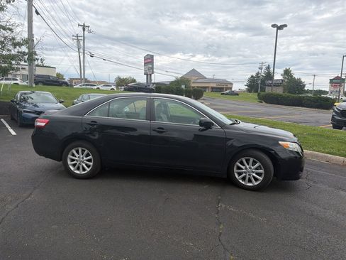 Used 2011 Toyota Camry XLE w/ XLE Extra-Value Pkg #2 FWD image 11