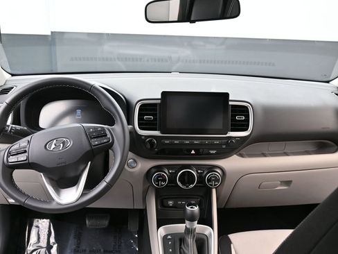 Certified 2025 Hyundai Venue SEL image 10
