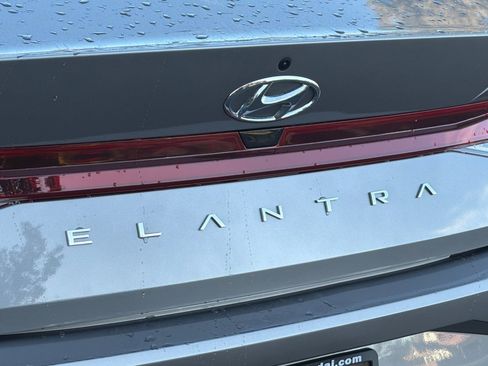Used 2023 Hyundai Elantra SE image 36