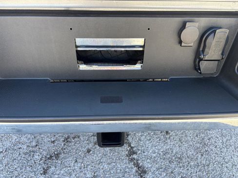 Used 2025 Ford F150 Lariat w/ Equipment Group 502A High image 5