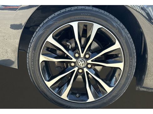 Used 2018 Toyota Corolla XSE image 10