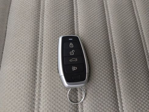 Used 2019 Ford Fusion SE FWD image 32