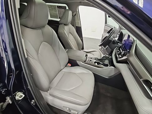 Used 2023 Toyota Highlander Limited image 44