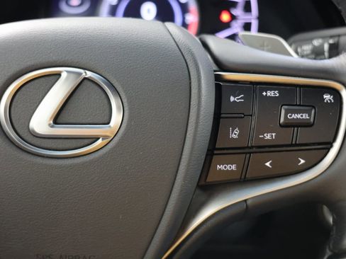 Used 2024 Lexus ES 350 Ultra Luxury w/ Accessory Package (Z2) image 29
