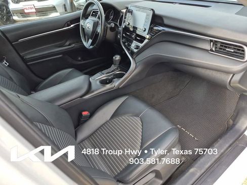 Used 2022 Toyota Camry SE w/ Convenience Package FWD image 11