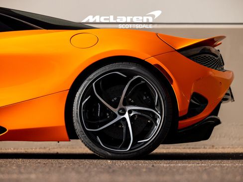 Used 2024 McLaren 750S Spider RWD image 18