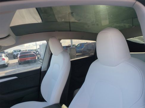Used 2023 Tesla Model Y Performance image 22