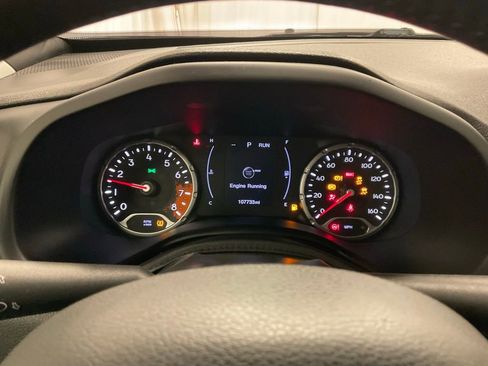 Used 2018 Jeep Renegade Latitude w/ Cold Weather Group image 2