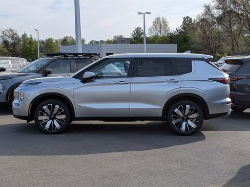 New 2026 Mitsubishi Outlander SE FWD image 5
