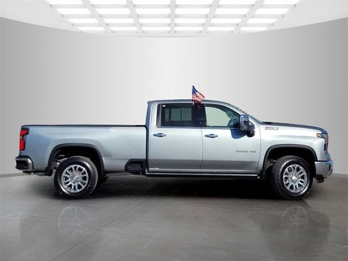 Used 2025 Chevrolet Silverado 3500 LTZ w/ LTZ Premium Package image 3