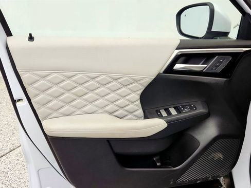 Used 2023 Mitsubishi Outlander SEL AWD/4WD image 11