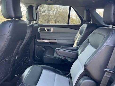Used 2022 Ford Explorer XLT w/ Equipment Group 202A AWD/4WD image 8