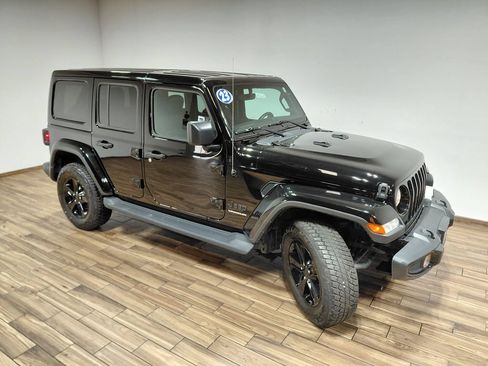 Used 2023 Jeep Wrangler Unlimited Sahara AWD/4WD image 17