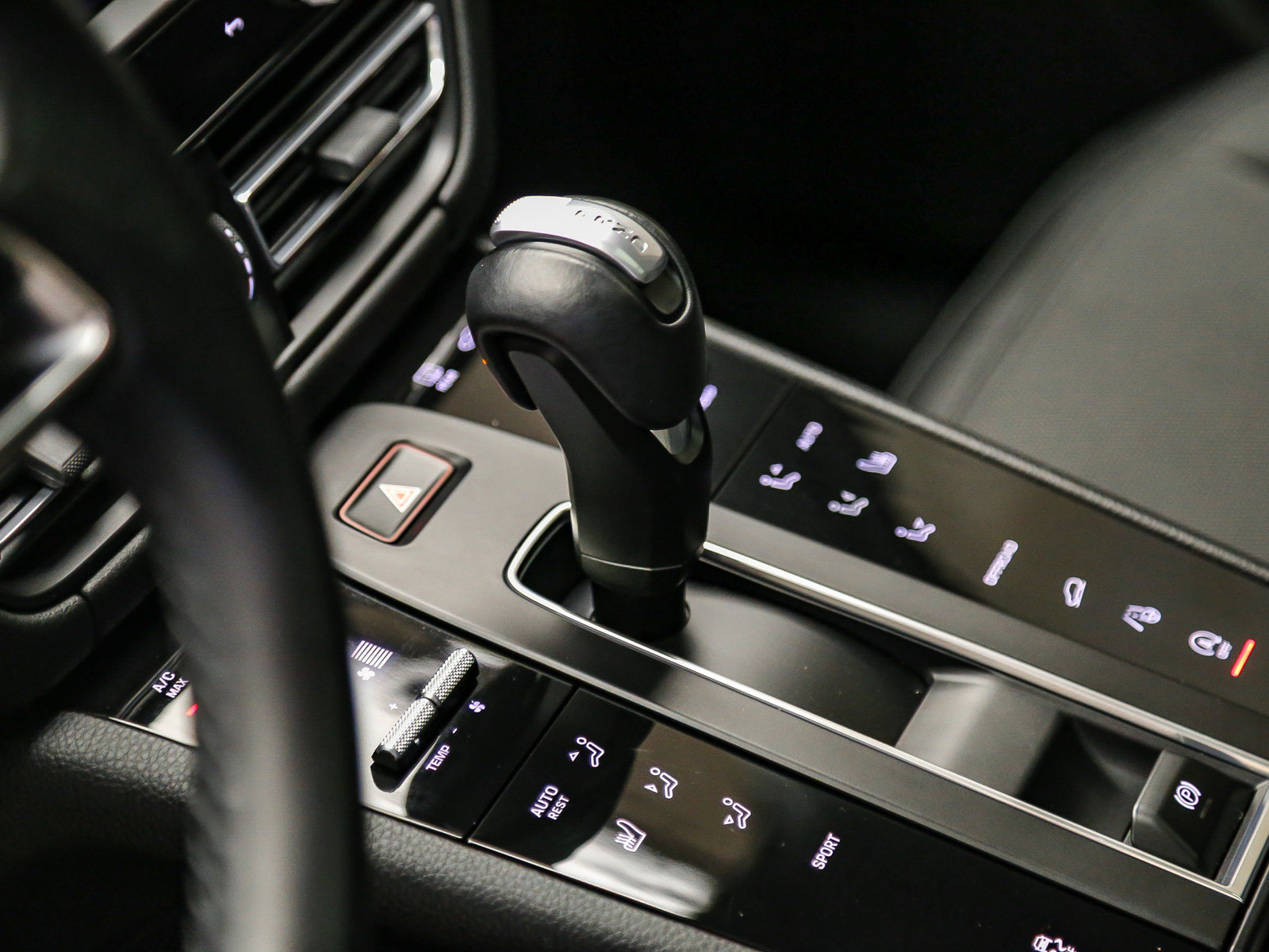 Certified 2024 Porsche Macan AWD/4WD image 24