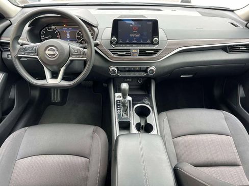 Used 2024 Nissan Altima 2.5 SV image 13