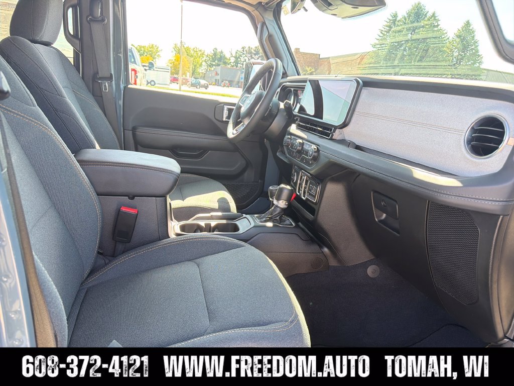 Used 2026 Jeep Wrangler Unlimited Sahara AWD/4WD image 36
