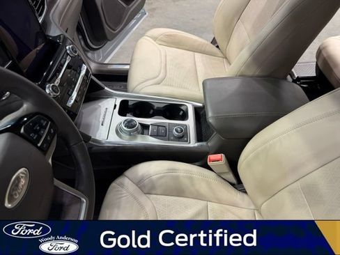 Certified 2024 Ford Explorer Platinum w/ Technology Package AWD/4WD image 17