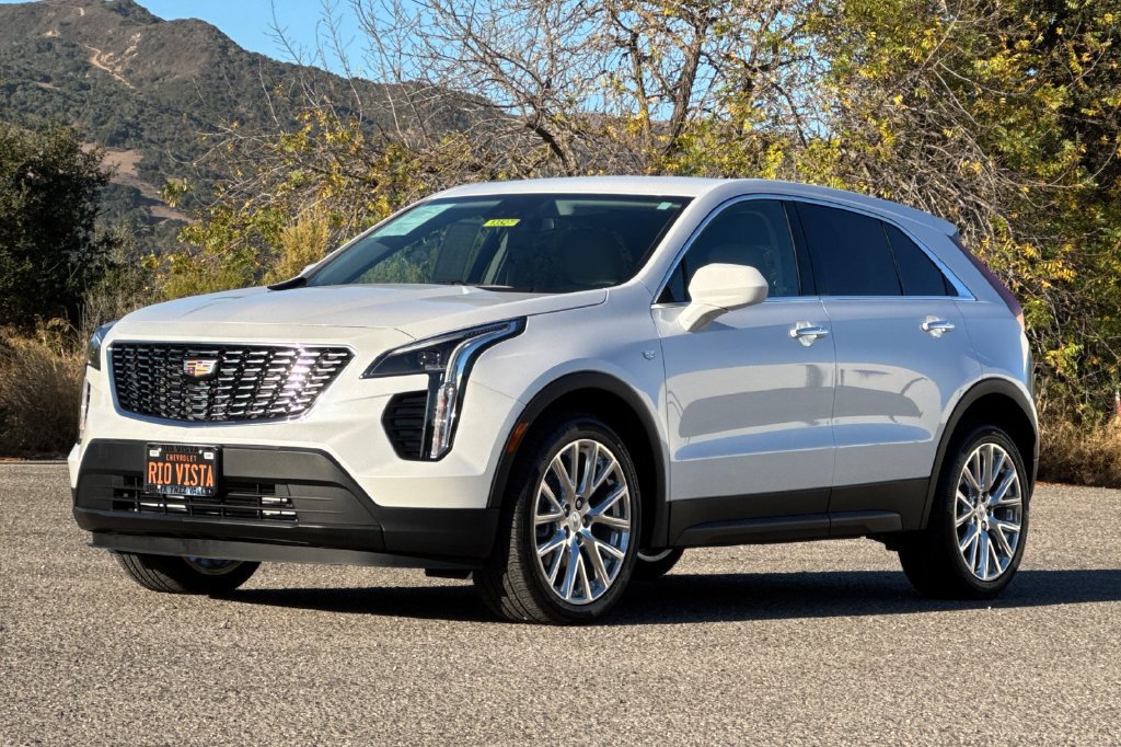 Used 2022 Cadillac XT4 Luxury w/ Driver Awareness Package FWD image 8