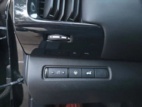 Used 2025 Nissan Pathfinder SV image 10