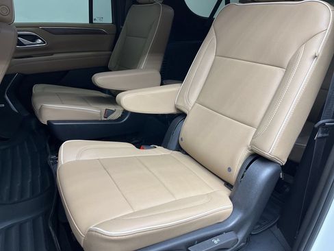Used 2024 Chevrolet Suburban Premier RWD image 18