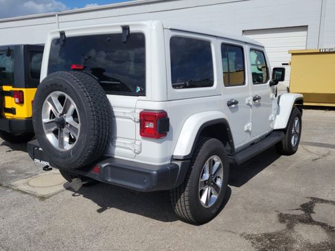 Used 2022 Jeep Wrangler Unlimited Sahara w/ Safety Group image 7