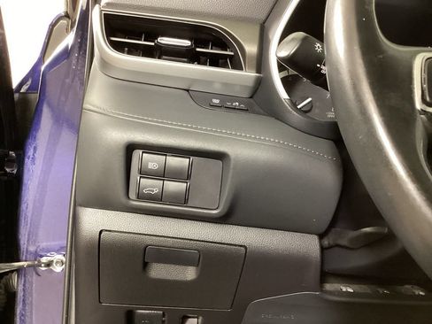 Used 2022 Toyota Highlander XLE AWD/4WD image 14