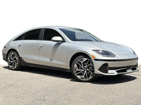 Used 2025 Hyundai Ioniq 6 SEL RWD image 2