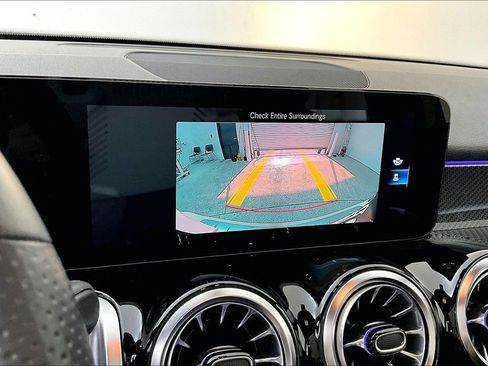 Used 2022 Mercedes-Benz GLB 35 AMG 4MATIC image 27