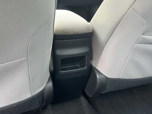 Used 2018 Toyota Corolla LE FWD image 33