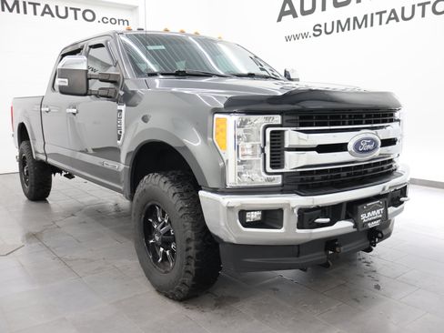 Used 2017 Ford F250 XLT w/ XLT Premium Package AWD/4WD image 3