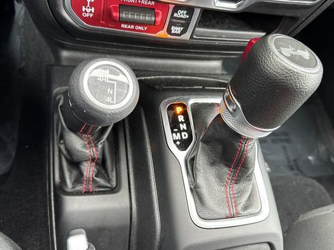 Certified 2021 Jeep Wrangler Unlimited Rubicon w/ Cold Weather Group image 32