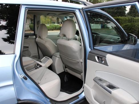 Used 2012 Subaru Forester 2.5X Premium w/ All-Weather Pkg image 6