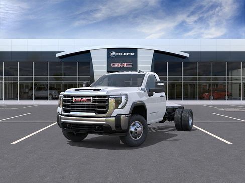 New 2026 GMC Sierra 3500 Pro AWD/4WD image 8